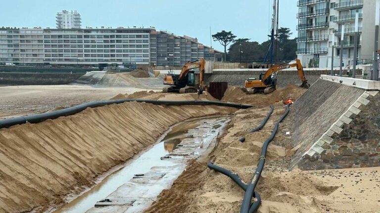 Rohre von BRUGG Pipes am Strand von Les Sables d'Olonne