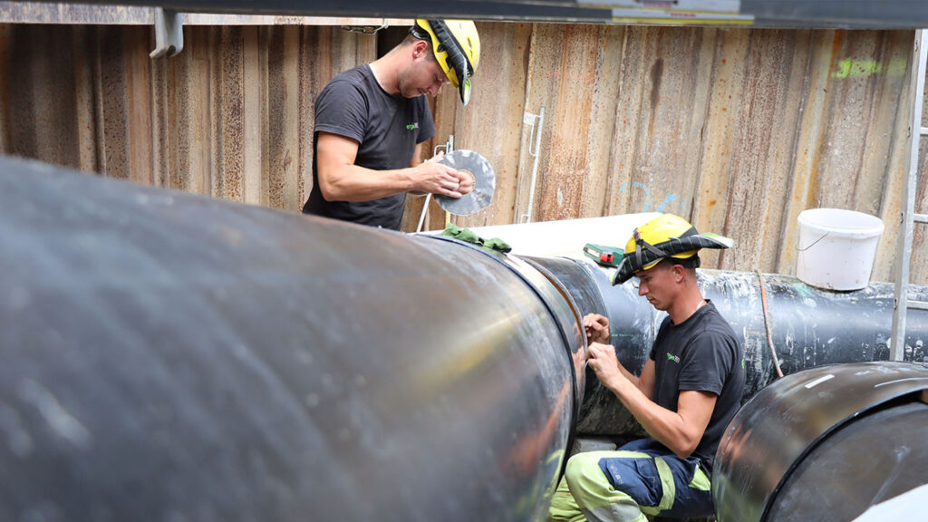 BRUGG Pipes Rohre transportieren Abwärme aus Datacenter in Fernwärmenetz